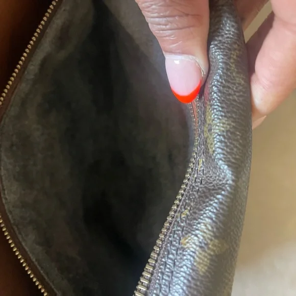 GUC Louis Vuitton Trocadero 30- As IS - Picture 2 of 6